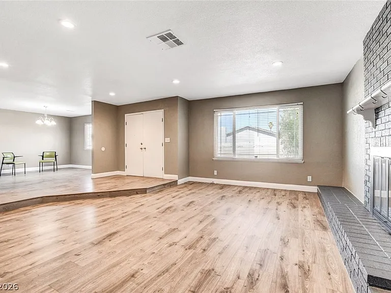 4367 S Mojave Rd — Photo 8