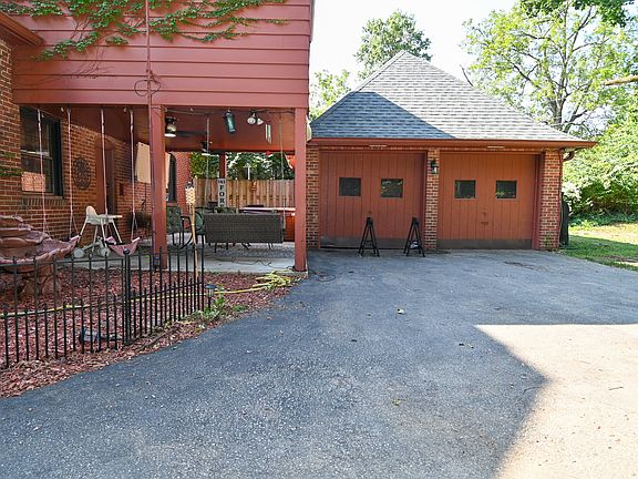 3rd image of 1125 Crane Ct