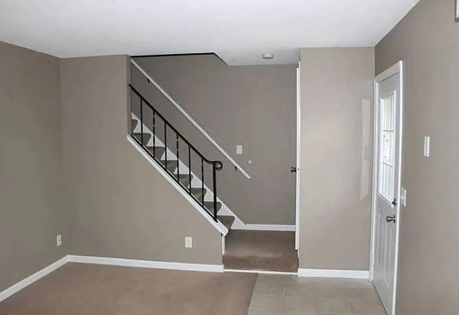 3 bed, 1.0 bath, 1400 sqft, $1,695 — Photo 3
