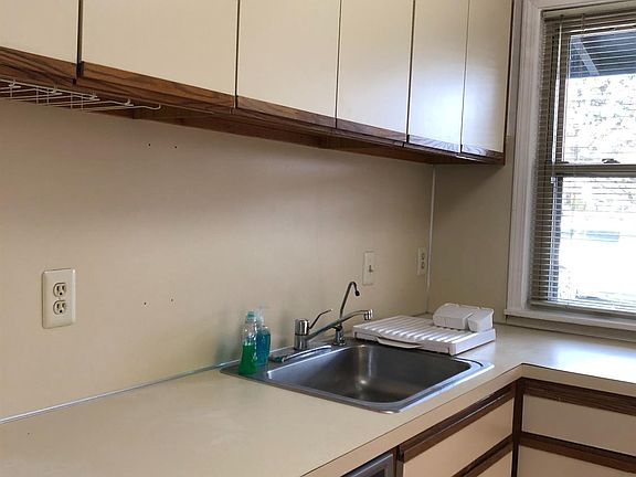 5th image of 3408 Oakwood St