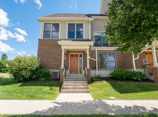 541 Rivershores Dr, West Bend, WI 53090