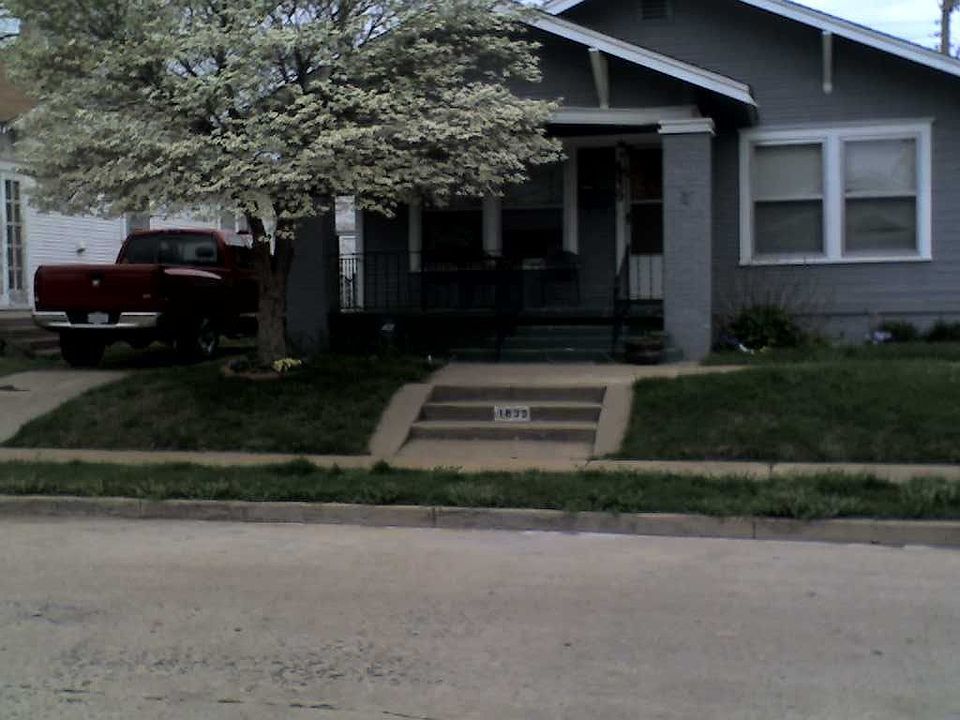 Flowering Dogwood in Front Yard