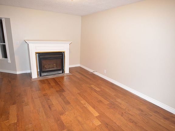 2nd image of 125 E Hanover Dr