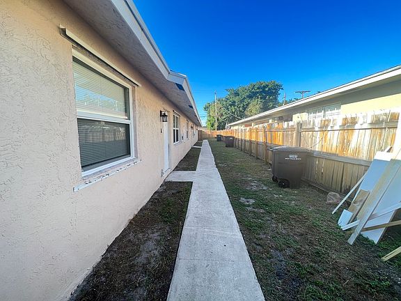4th image of 905 9th St #C