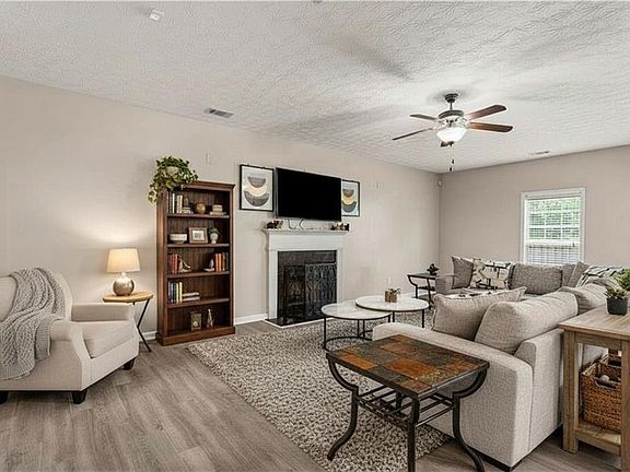 5th image of 9 Brentview Dr