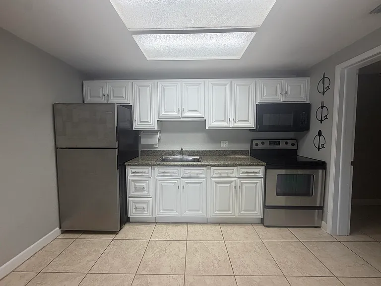 7194 Southgate Blvd — Photo 3