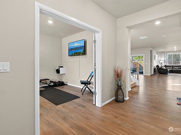 3rd image of 19138 129th Street E
