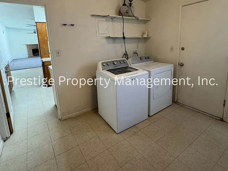 825 E Copper St — Photo 22