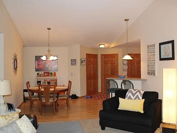 5th image of 530 Windstone Dr
