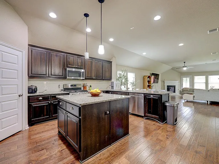 4140 Van Ness Ave — Photo 12