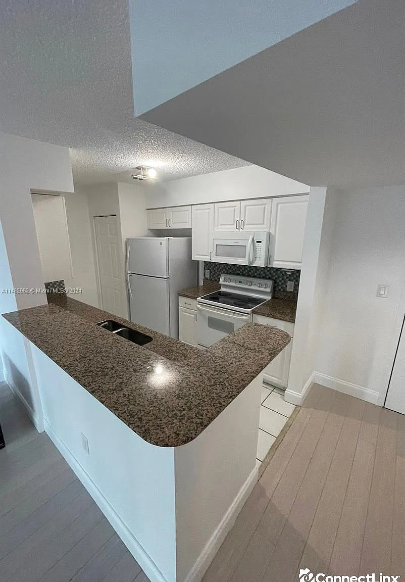 1 bed, 1.0 bath, $2,800 — Photo 4