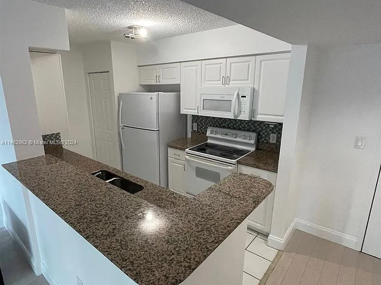 1155 Brickell Bay Dr #405 — Photo 4