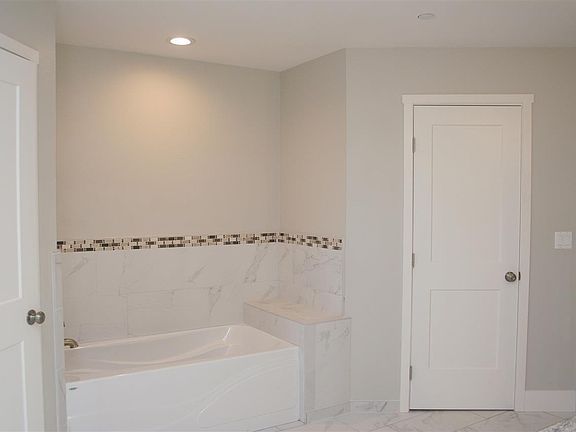 Master Bath Soaking Tub