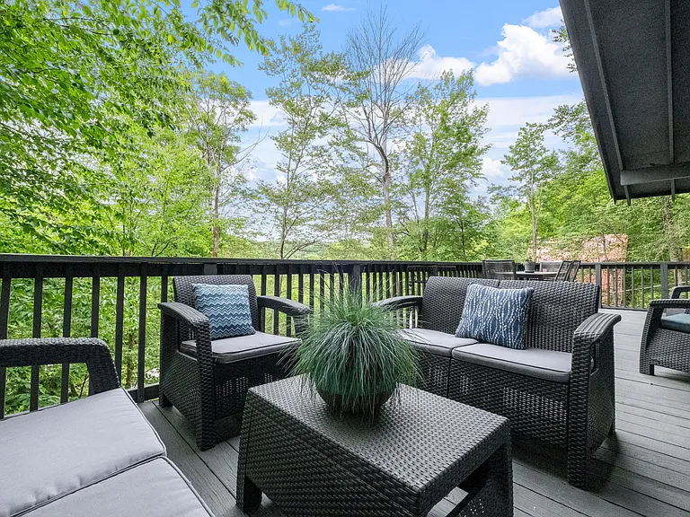 Hilltop Dr — Photo 74