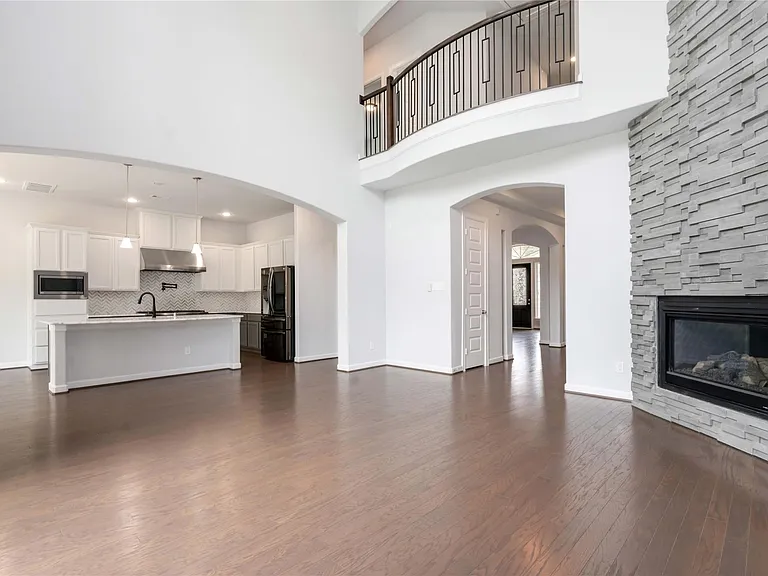 1303 Gardenia Dr — Photo 2