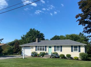 11 Wabasso Ter, Middletown, RI 02842