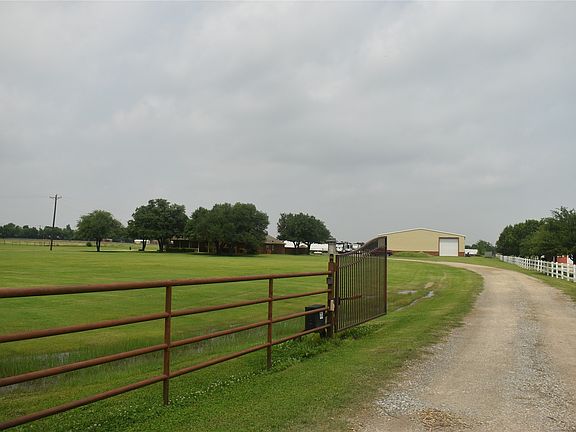 3rd image of 2320 W Lucas Rd
