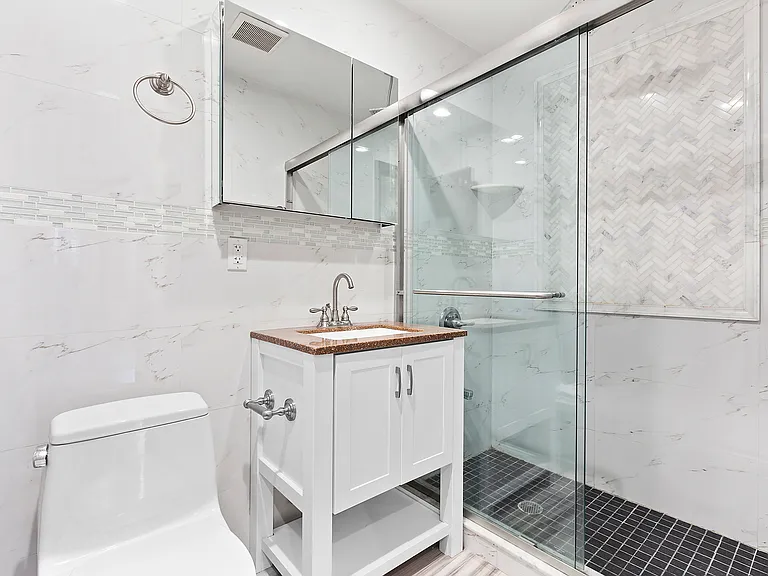 315 E 74th St #14 — Photo 3