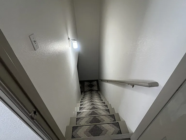 317 Victoria St — Photo 28