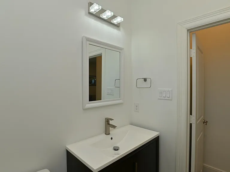 1117 W 16th St #C — Photo 58