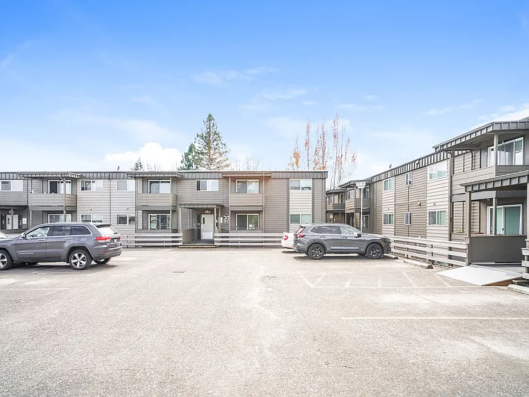 Riviera Apartments — Photo 13