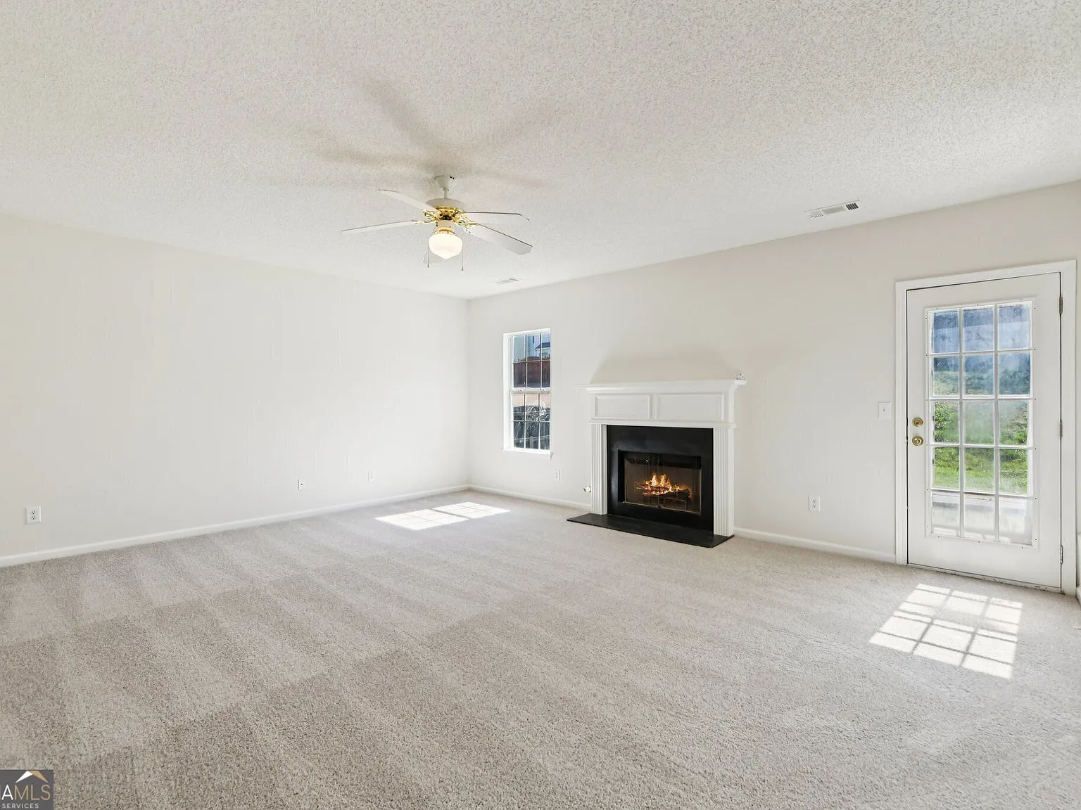 5 bed, 2.5 bath, 2724 sqft, $2,829 — Photo 4