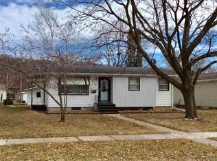 304 5th St, Decorah, IA 52101
