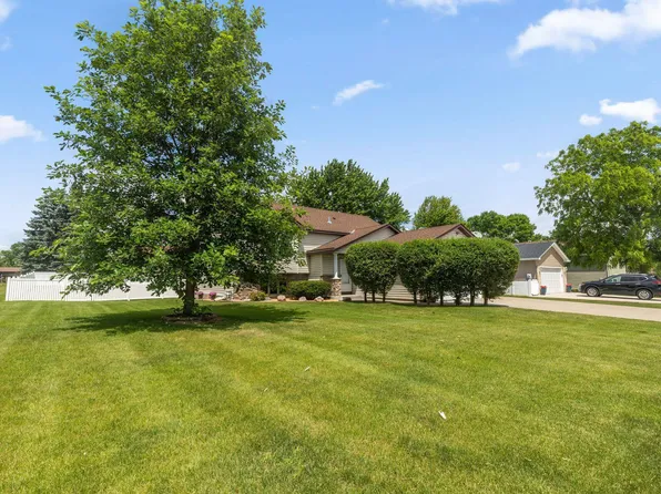 5809 126th St W, Apple Valley, MN 55124