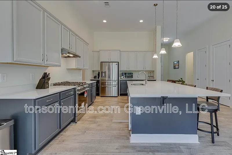 4 bed, 2.5 bath, 2374 sqft, $3,200 — Photo 2