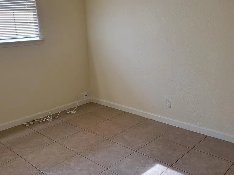 613 Maple St #4 — Photo 9