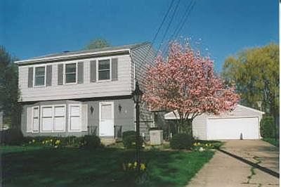 2 story 3 bedrooms 1 1/2 bathrooms