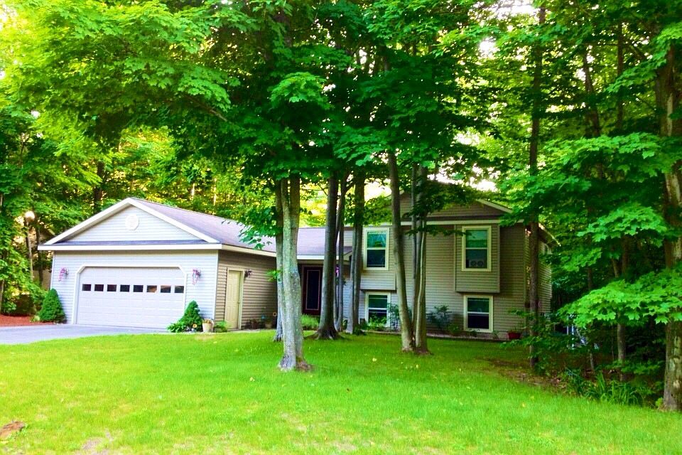 1st image of 8460 Easy St