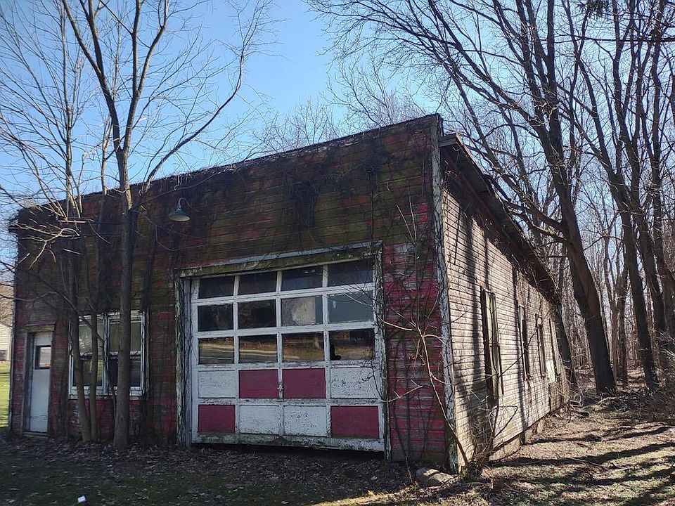 2nd image of East St #W