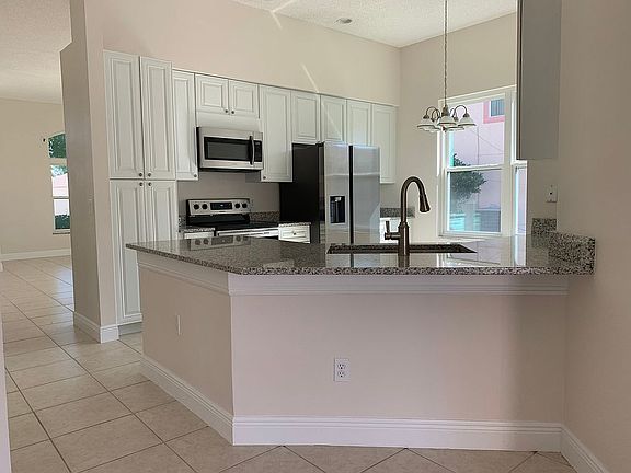 5th image of 3822 Regents Way