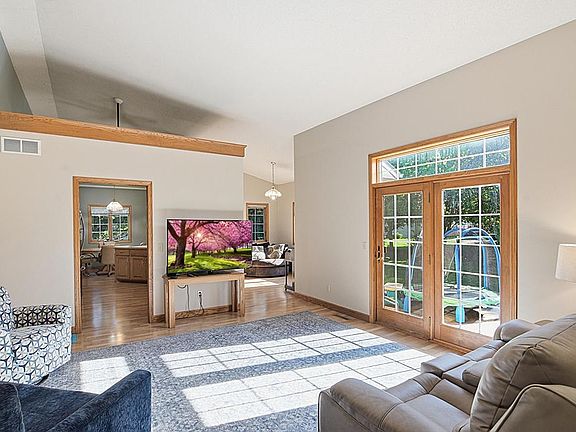 3rd image of 11 Moon Cir
