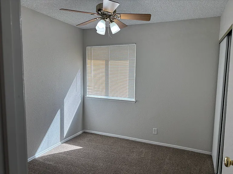 305 E Van Wagenen St — Photo 10