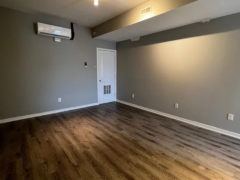 535 N Budd St #3E — Photo 3