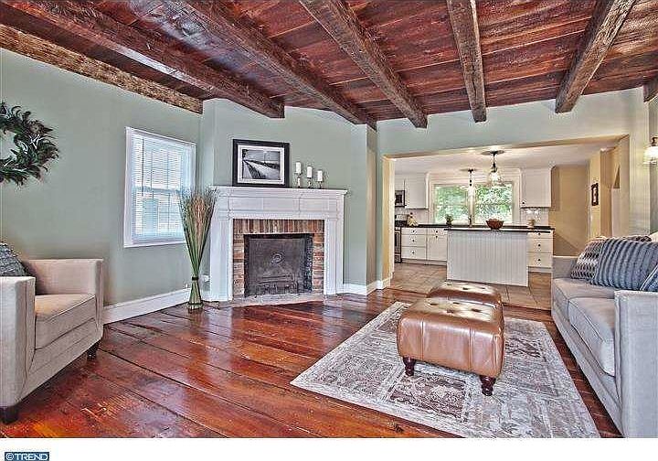 2nd image of 467B Main St