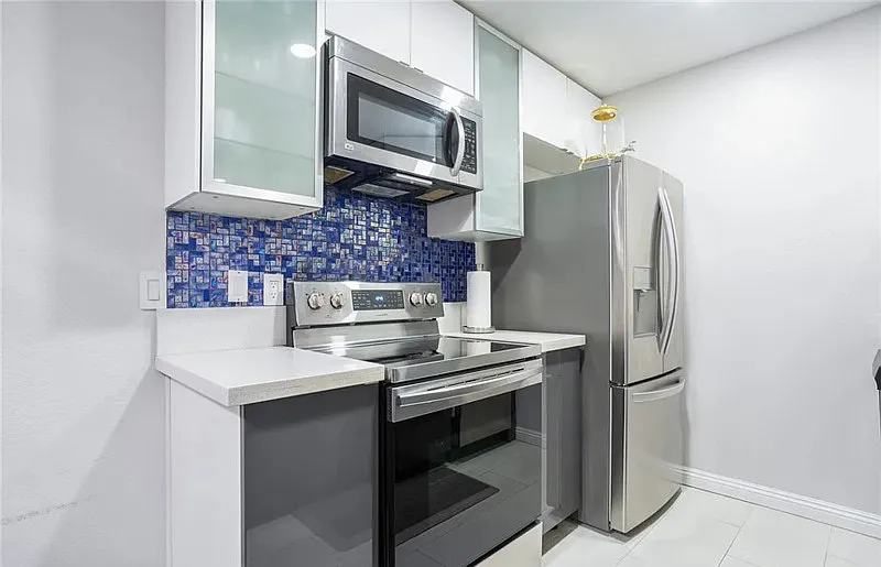 1 bed, 1.0 bath, 719 sqft, $2,500 — Photo 2
