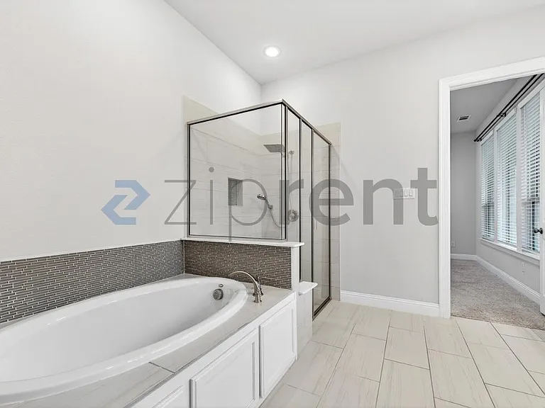 8451 Bronzegate Trl — Photo 24