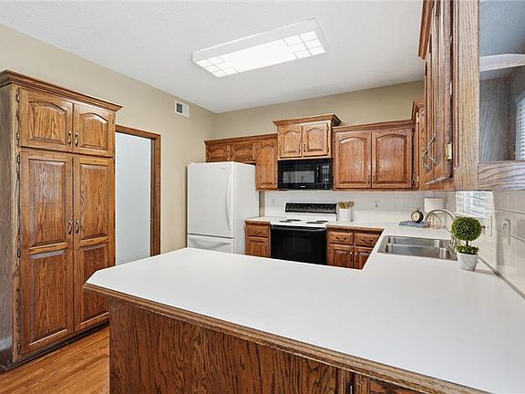 4th image of 15776 S Madison Dr