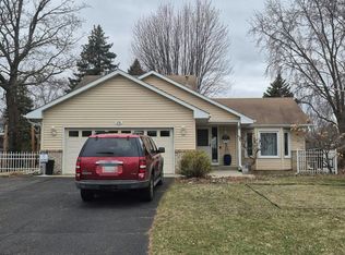 219 Wedgewood Dr, Saint Paul, MN 55115