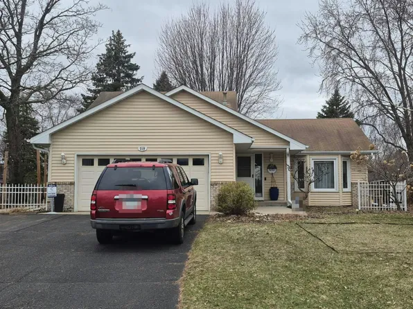 219 Wedgewood Dr, Saint Paul, MN 55115