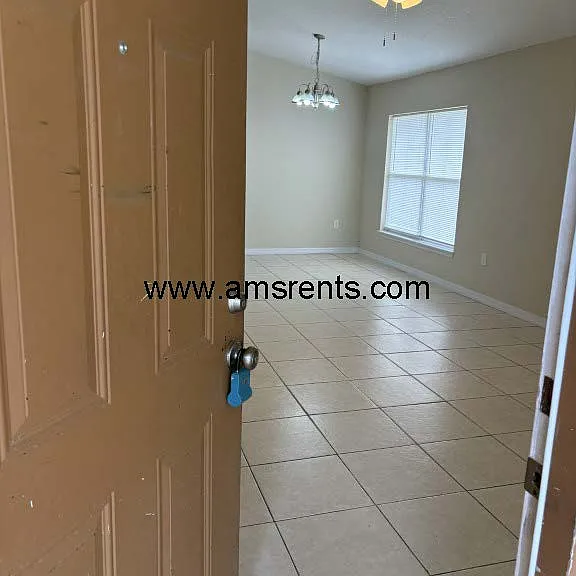 539 Albatross Dr #B — Photo 2