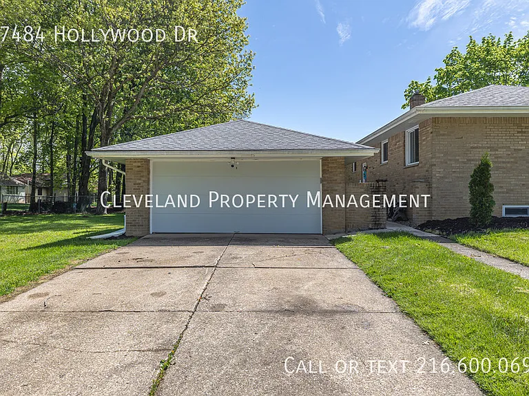 27484 Hollywood Dr — Photo 4