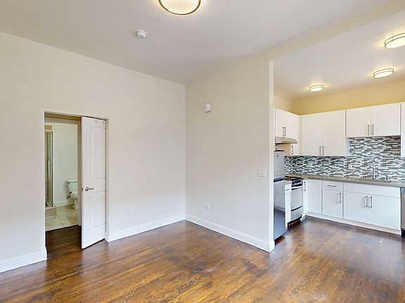2nd image of 555 Eddy St APT 9