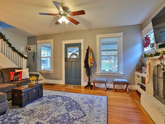 5th image of 3644 Saybrook Ave