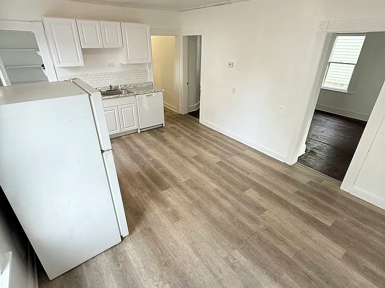 174 Brentwood Ave #1 — Photo 3