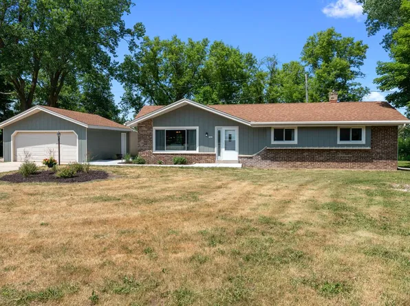 1443 Mount COURT, Hubertus, WI 53033