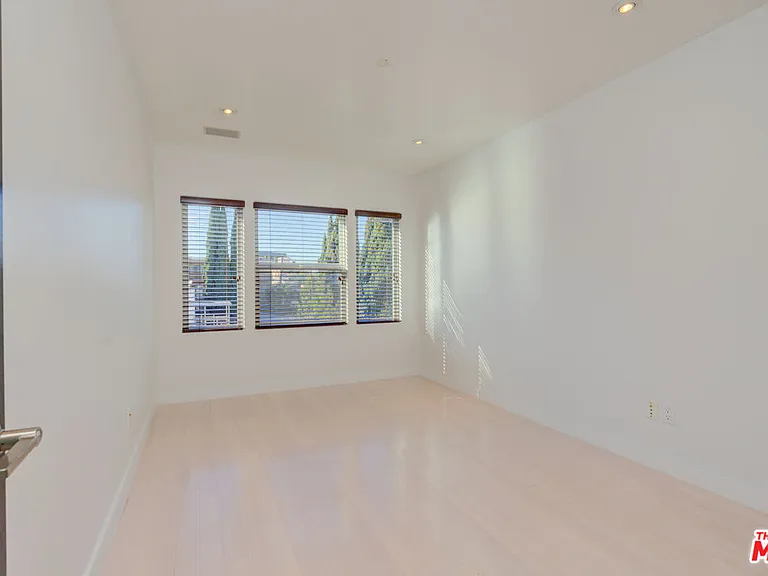 932 S Shenandoah St #3 — Photo 11